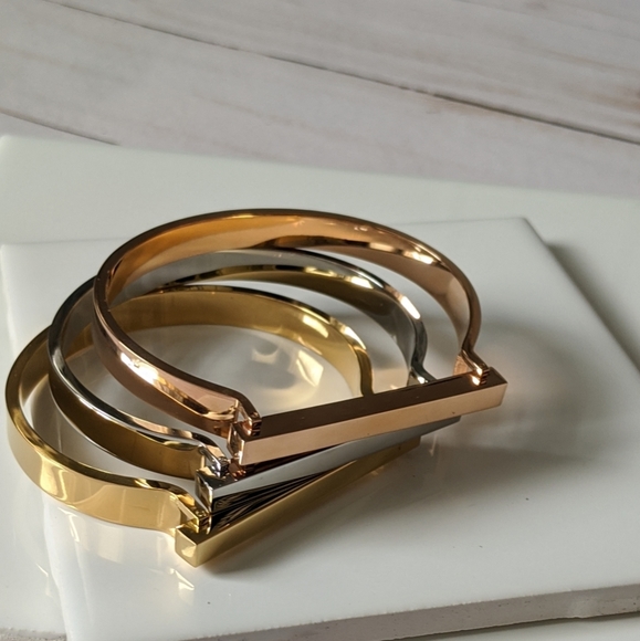 Modern Bar Bracelet - Picture 3 of 4